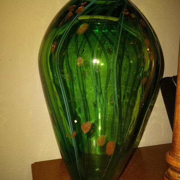Large Hand-blown Glass Vase - Picture 4 of 9